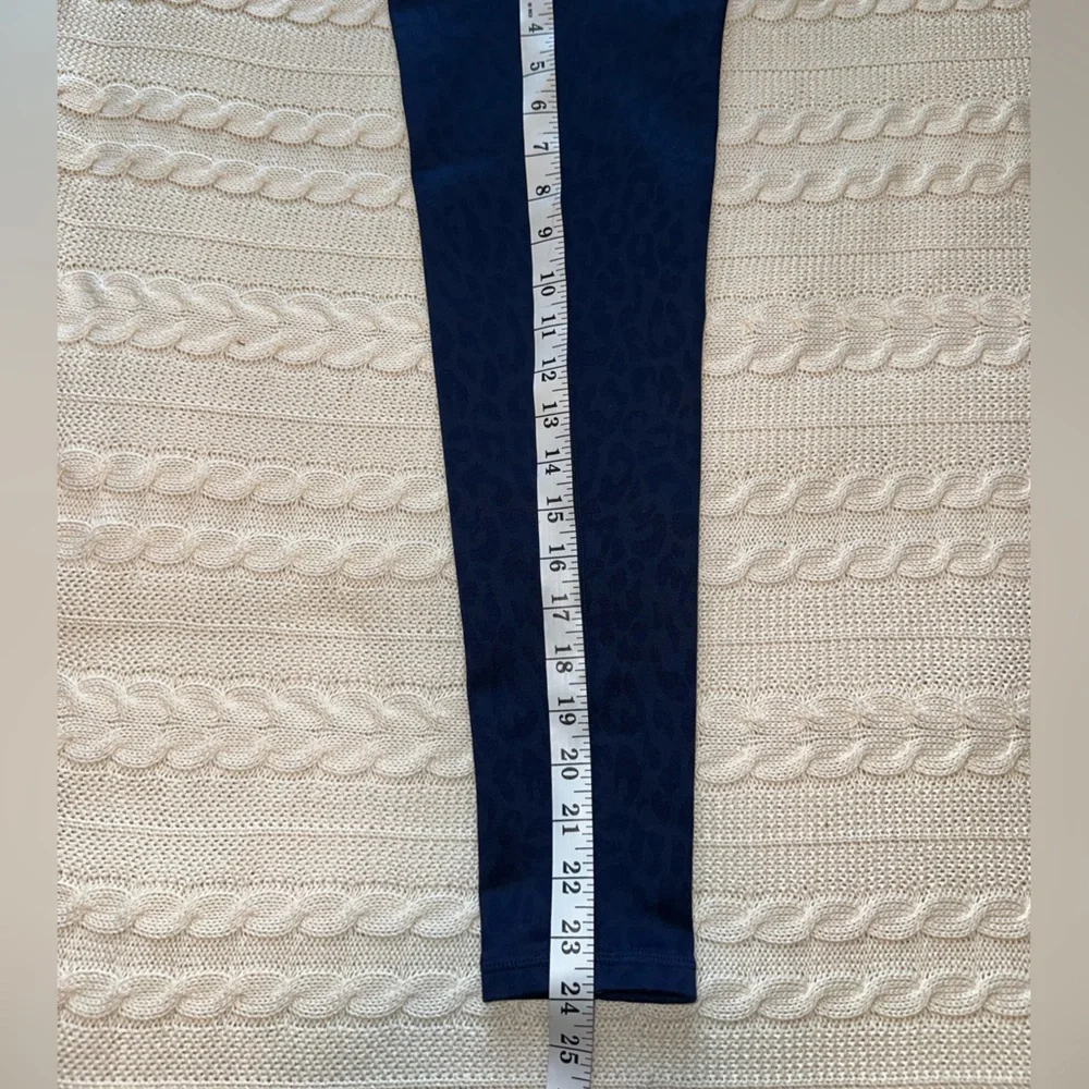 Avocado Yoga Leo Stripe V-Back Legging Maritime Blue  Size M/L NWT - Picture 10 of 10
